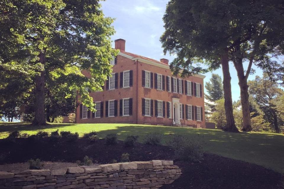 Bourbon Manor Bed & Breakfast Inn Bardstown Exteriör bild
