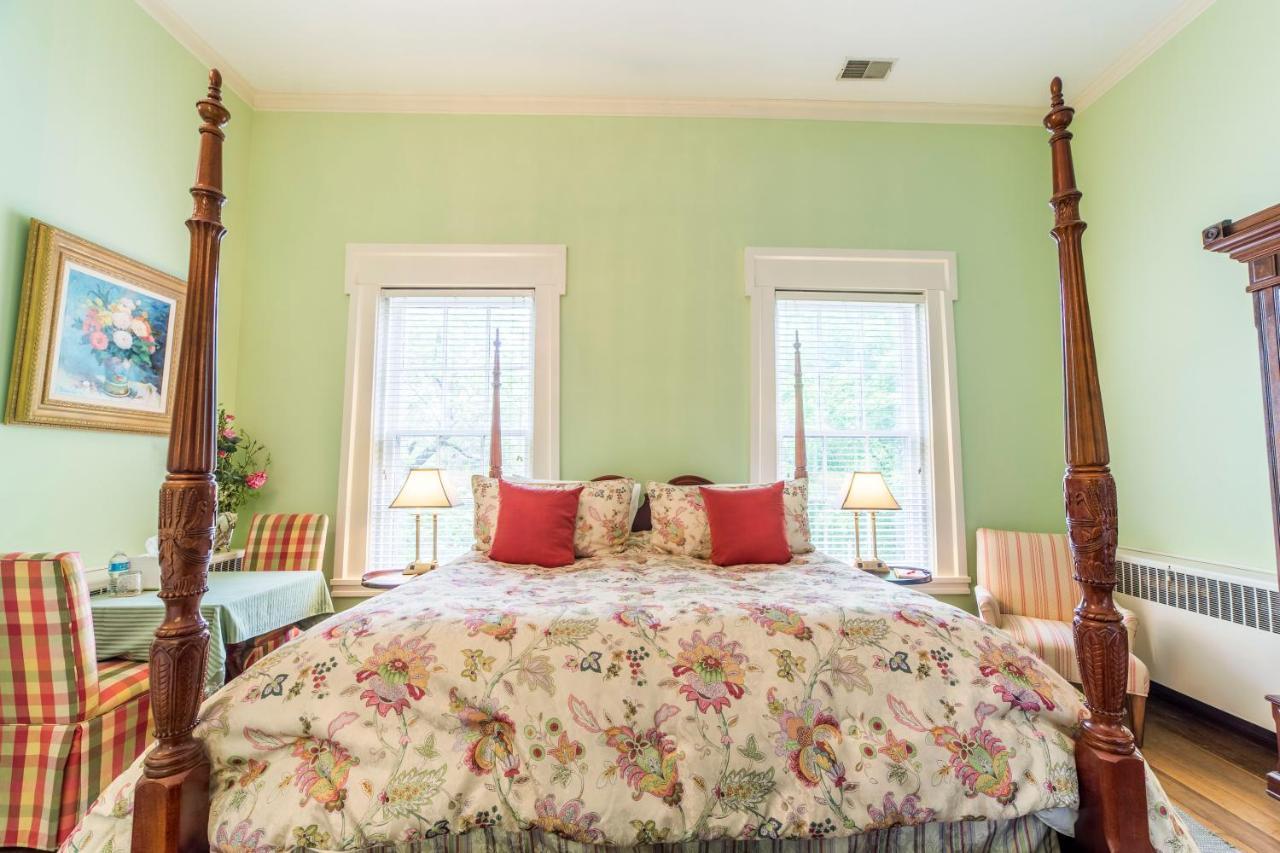 Bourbon Manor Bed & Breakfast Inn Bardstown Exteriör bild