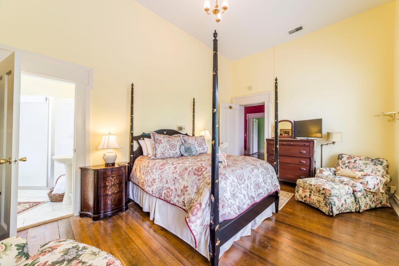 Bourbon Manor Bed & Breakfast Inn Bardstown Exteriör bild