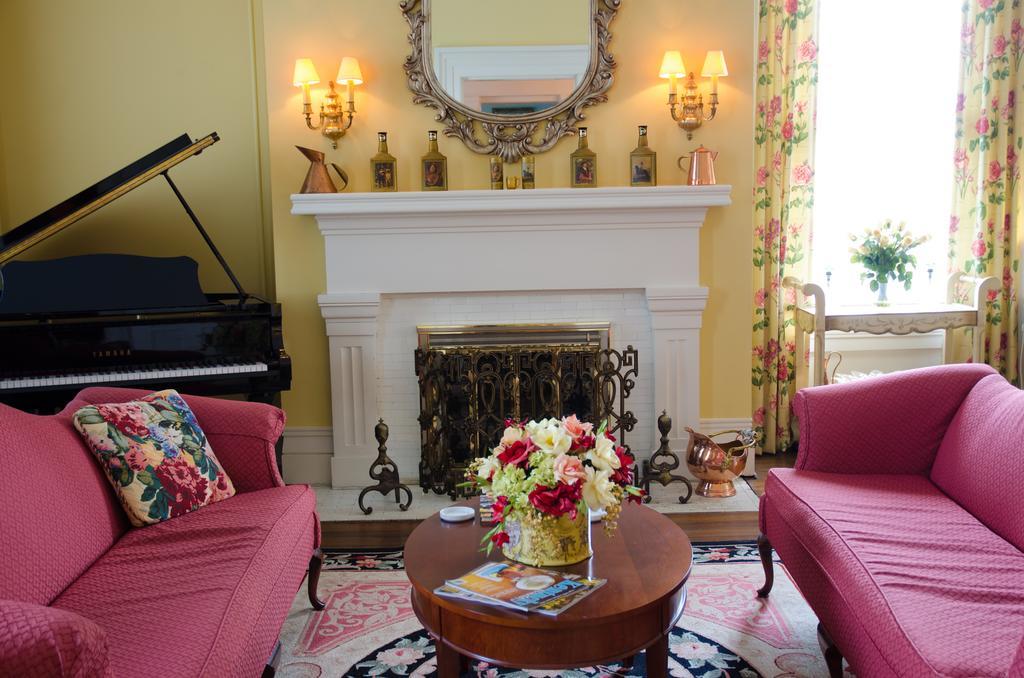 Bourbon Manor Bed & Breakfast Inn Bardstown Exteriör bild
