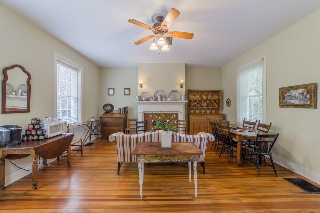 Bourbon Manor Bed & Breakfast Inn Bardstown Exteriör bild