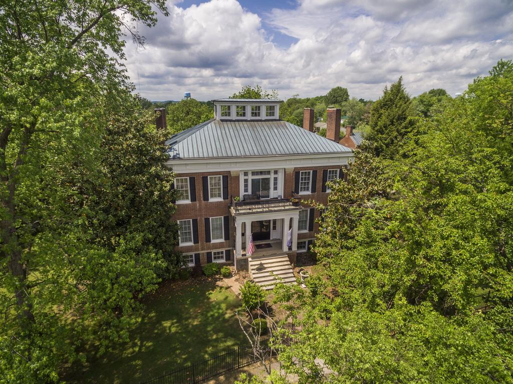 Bourbon Manor Bed & Breakfast Inn Bardstown Exteriör bild