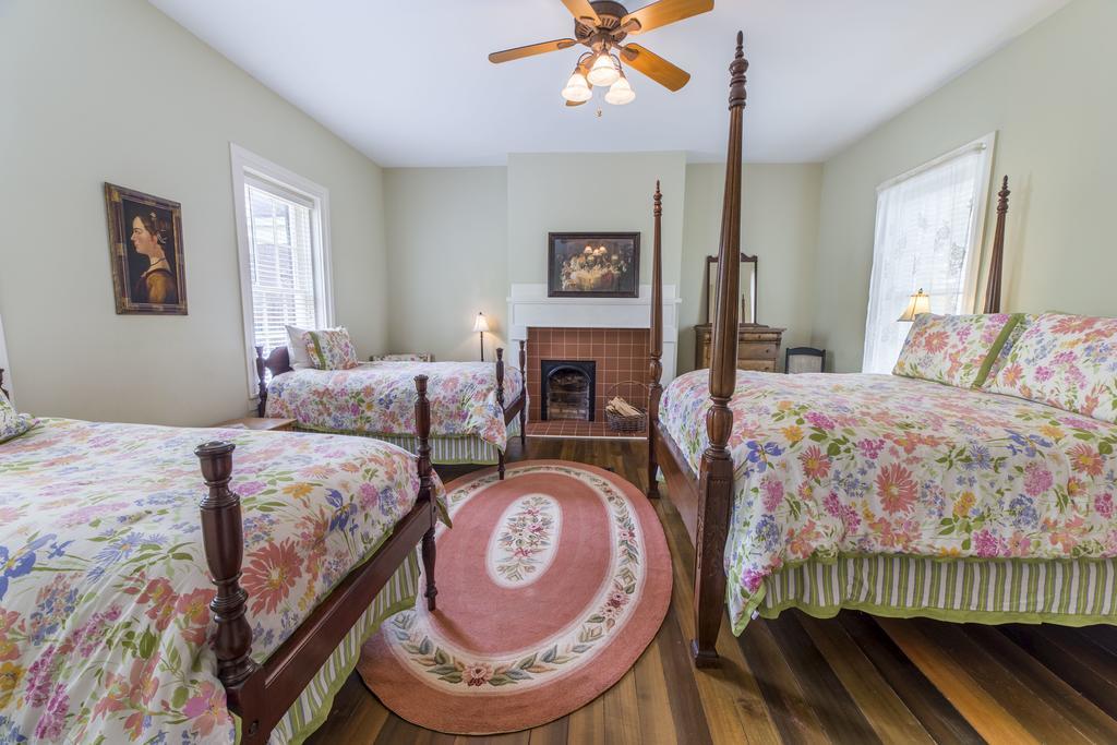 Bourbon Manor Bed & Breakfast Inn Bardstown Rum bild
