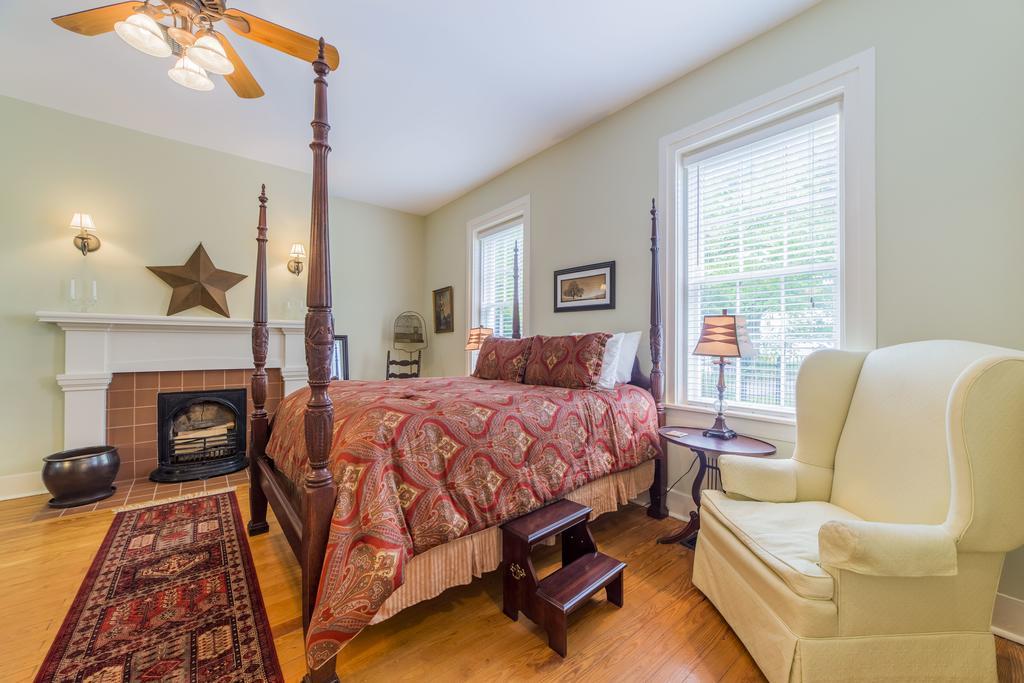 Bourbon Manor Bed & Breakfast Inn Bardstown Rum bild