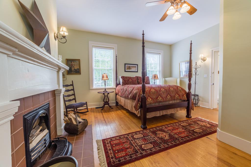 Bourbon Manor Bed & Breakfast Inn Bardstown Exteriör bild